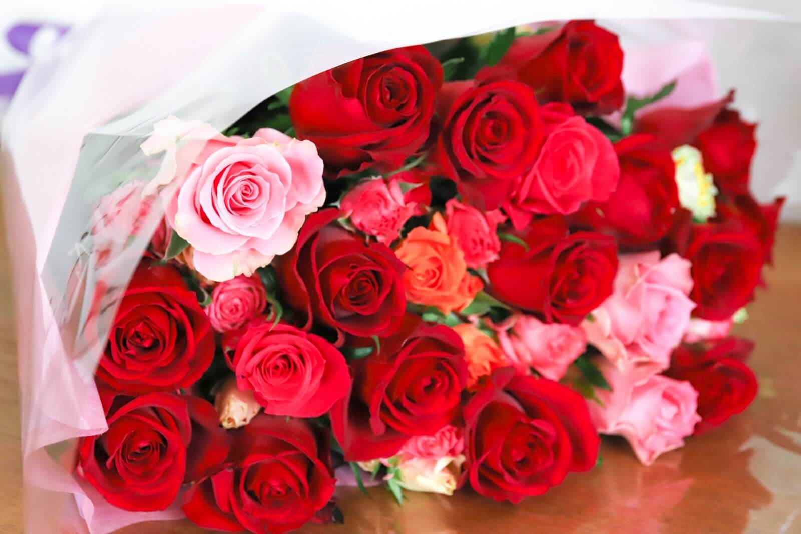 プロポーズで花束を贈りたい方必見 花の選び方 渡し方 保存方法までまるかわり 結婚準備room