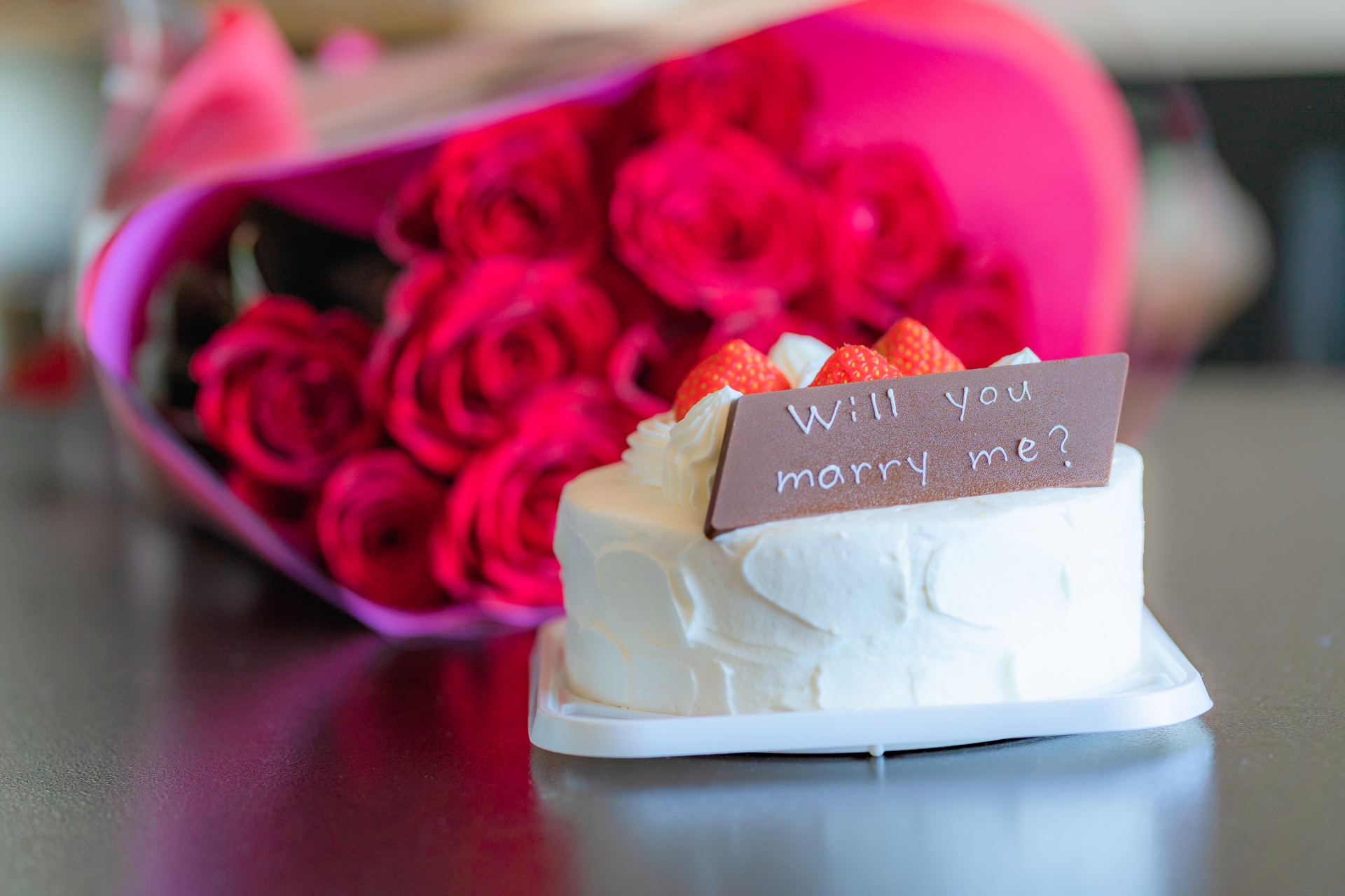 メッセージ付きケーキでプロポーズ そのまま使える英語フレーズやアイデア集 結婚準備room